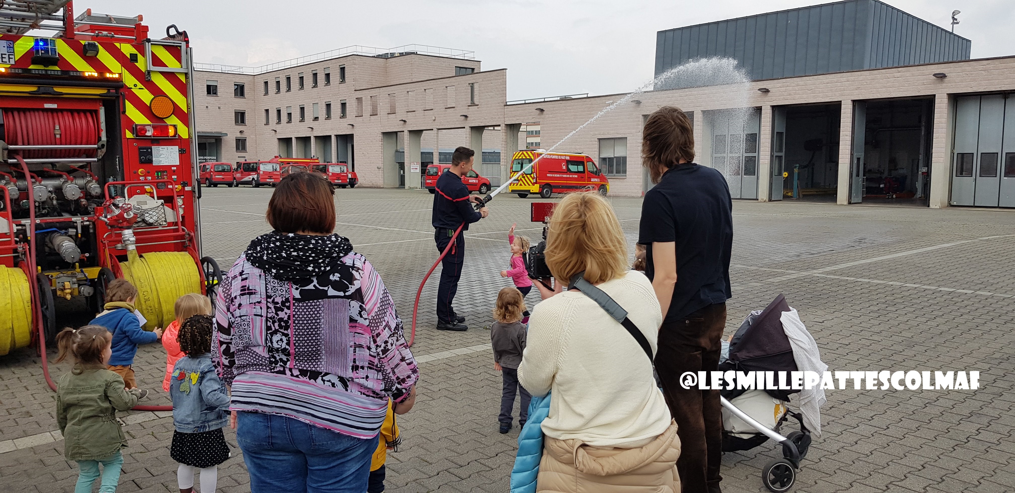 Visite Des Mille Pattes A La Caserne Des Pompiers De Colmar Creche Multi Accueil A Participation Parentale Les Mille Pattes A Colmar